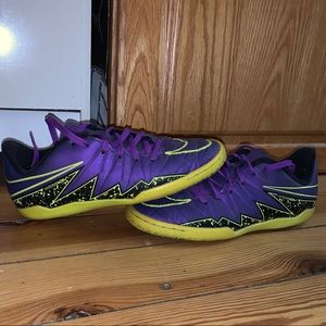Nike kids indoor soccer shoes